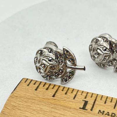 LOT 48: Sterling Silver Matching Jewelry Set: 17" Necklace, 7.5" Bracelet and Screwback Earrings - 52.1 Grams