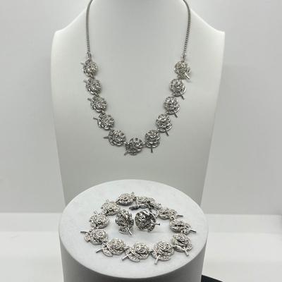 LOT 48: Sterling Silver Matching Jewelry Set: 17" Necklace, 7.5" Bracelet and Screwback Earrings - 52.1 Grams