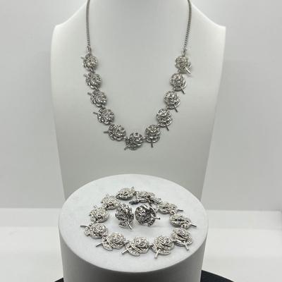 LOT 48: Sterling Silver Matching Jewelry Set: 17" Necklace, 7.5" Bracelet and Screwback Earrings - 52.1 Grams