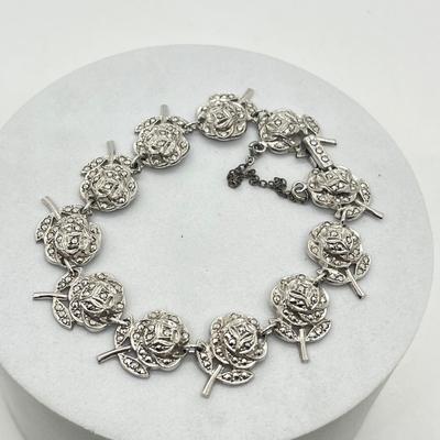 LOT 48: Sterling Silver Matching Jewelry Set: 17" Necklace, 7.5" Bracelet and Screwback Earrings - 52.1 Grams