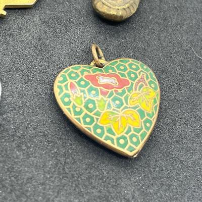 LOT 50: Vintage Pendants/Charms