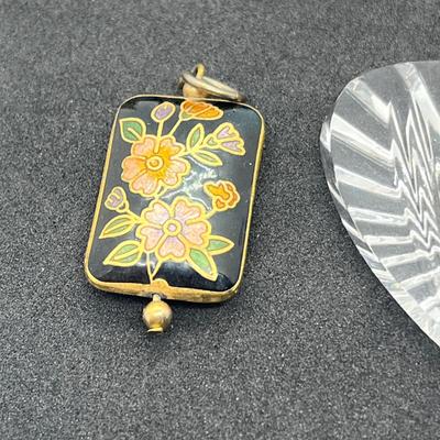 LOT 50: Vintage Pendants/Charms