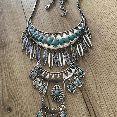 Beautiful Silver tone photo turquoise, lucky brand statement, necklace