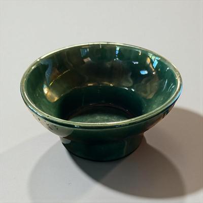 Sale Photo Thumbnail #192: Vintage Green Pottery Bowl  marked 401-USA  Possible Hull or McCoy  Has Minor Chip See Photo