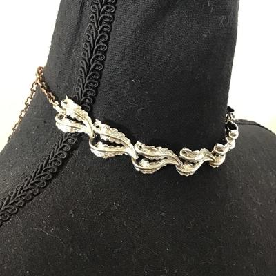 Beautiful vintage, Silver-tone leaf choker necklace