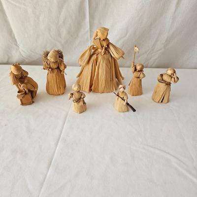 Grouping of Corn Husk Dolls (LR-JS)