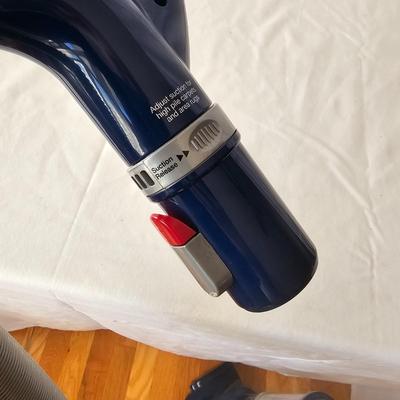 Shark Navigator Lift-Away Deluxe Vacuum & Accessories (LR-JS)