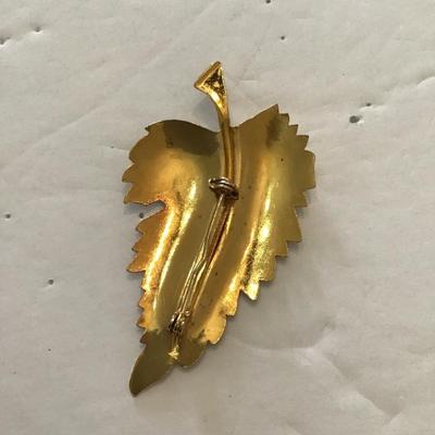 Sale Photo Thumbnail #220: Beautiful vintage, goldtone brooch. Please see attached photos.