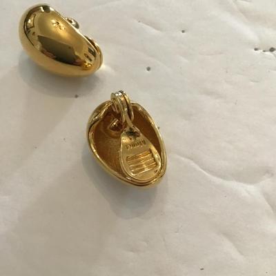 Sale Photo Thumbnail #226: Beautiful vintage Monet earrings. Please see attached photos.