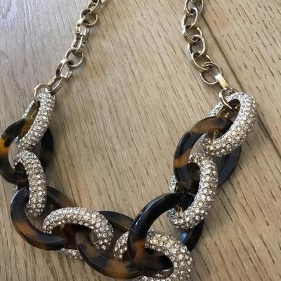 Gorgeous Ann Taylor faux tortoiseshell, rhinestone encrusted, chain-link statement, toggle necklace very nice very beautiful