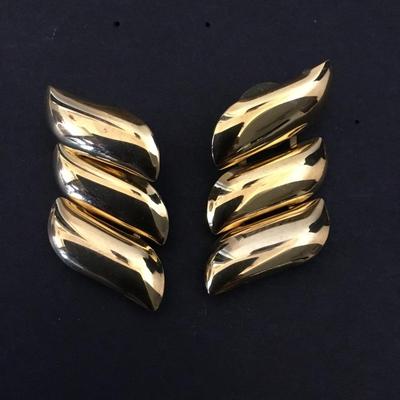 Beautiful, vintage, gold toned stud statement earrings