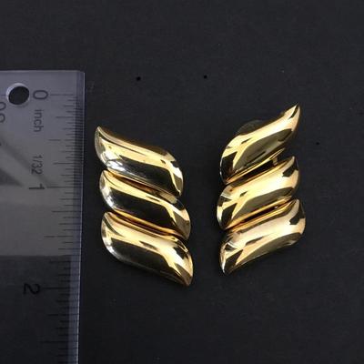 Beautiful, vintage, gold toned stud statement earrings