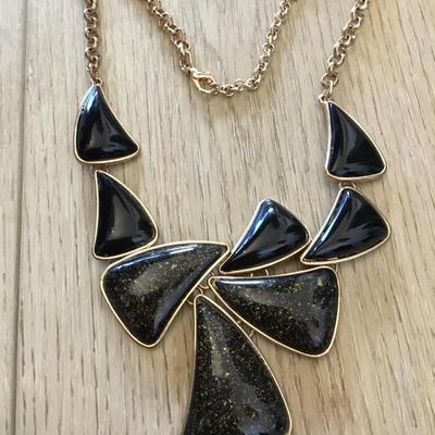 Very nice gold tone, gold flake statement necklace