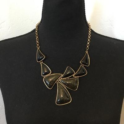 Very nice gold tone, gold flake statement necklace