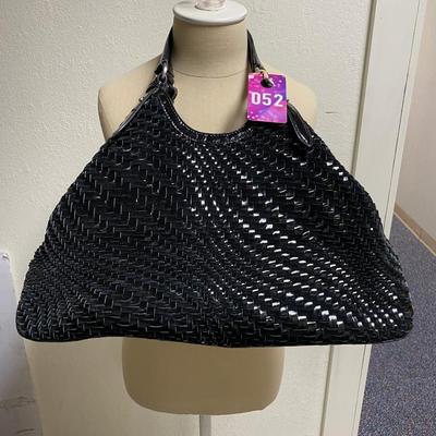 Sale Photo Thumbnail #351: 4 internal pockets, 1 internal zipper pocket
with dust bag, 2 handles 
very good condition 
19 inches wide