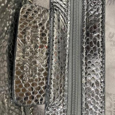 Sale Photo Thumbnail #353: Grey woven leather Newbury Hobo
2 interior pockets
1 interior zipper pocket