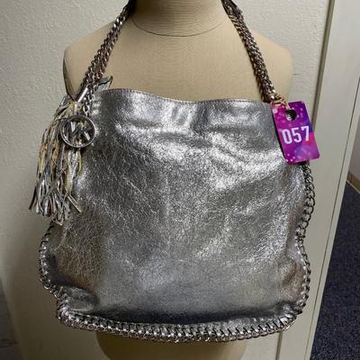 Sale Photo Thumbnail #357: zipper closure, 4 internal pockets
1 internal zipper pocket 
good condition
12 inches wide