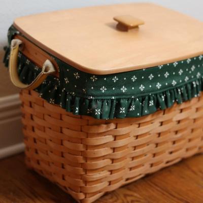 Longaberger Newspaper/Magazine Basket with Wooden Lid