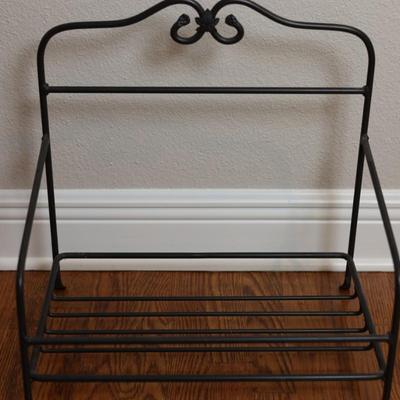 Longaberger Newspaper/Magazine Basket with Wooden Lid