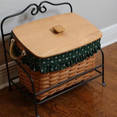 Longaberger Newspaper/Magazine Basket with Wooden Lid