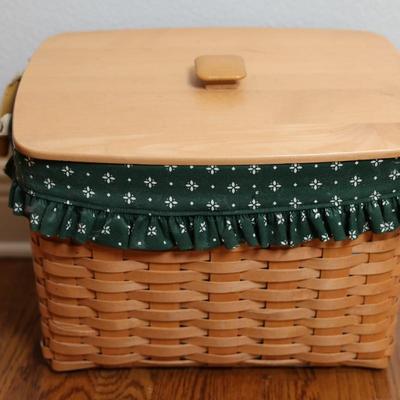 Longaberger Newspaper/Magazine Basket with Wooden Lid