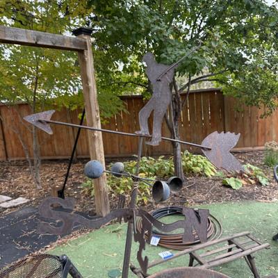 Sale Photo Thumbnail #64: Y20-Wheelbarrrow/stakes/golfer decor
