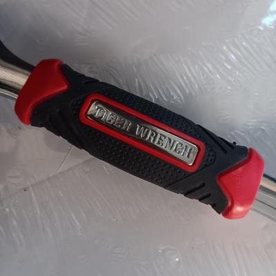 9 PC COMBINATION WRENCHES AND A TIGER WRENCH