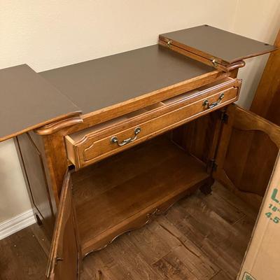 Bar/buffet table