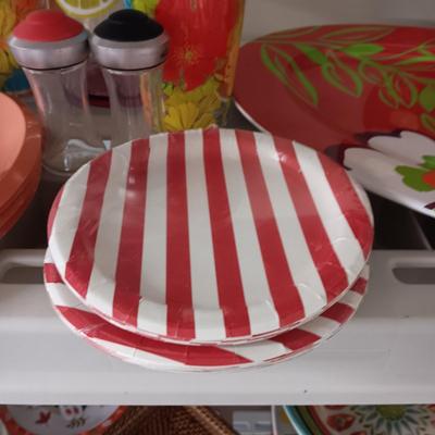 HEAVY PLASTIC COLORFUL SERVING PIECES