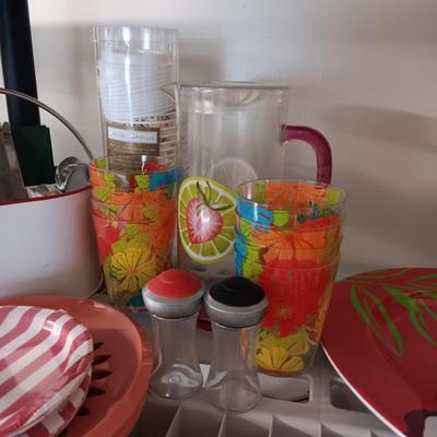 HEAVY PLASTIC COLORFUL SERVING PIECES