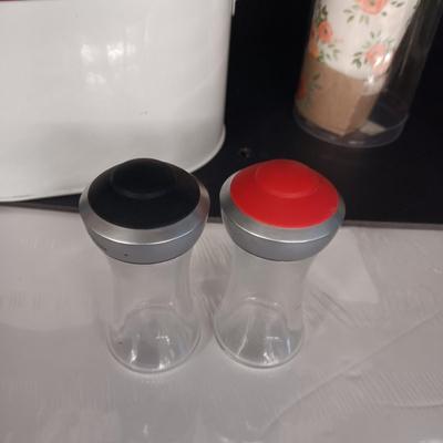 HEAVY PLASTIC COLORFUL SERVING PIECES