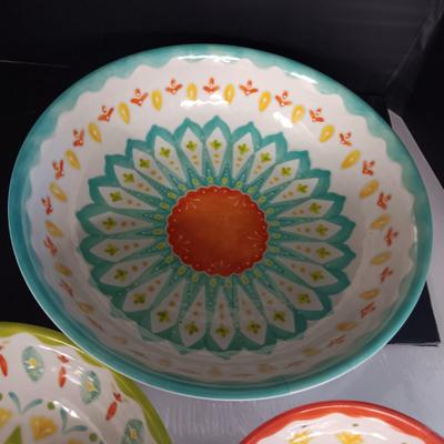 HEAVY PLASTIC COLORFUL SERVING PIECES