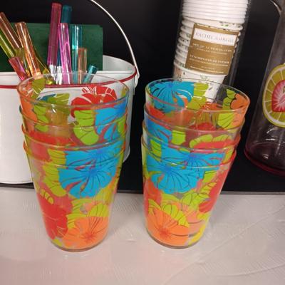 HEAVY PLASTIC COLORFUL SERVING PIECES