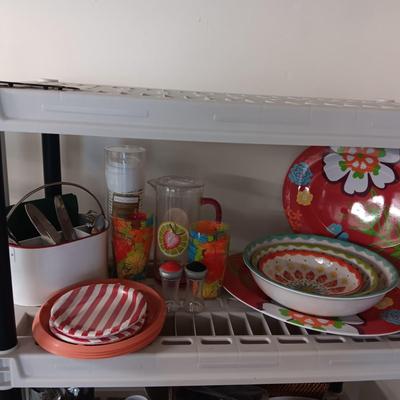 HEAVY PLASTIC COLORFUL SERVING PIECES