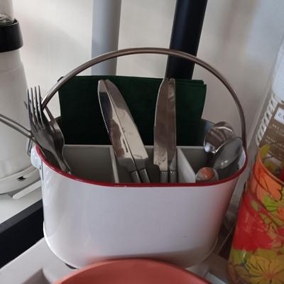 HEAVY PLASTIC COLORFUL SERVING PIECES
