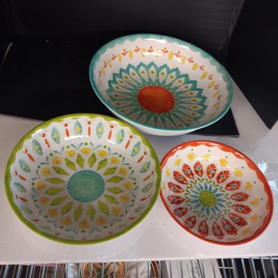 HEAVY PLASTIC COLORFUL SERVING PIECES