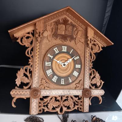LARGE GERMAN MADE CUCKOO CLOCK IN EXCELLENT CONDITION