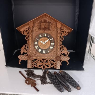 LARGE GERMAN MADE CUCKOO CLOCK IN EXCELLENT CONDITION