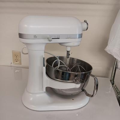 KITCHENAID PROFESSIONAL 600 STAND MIXER WITH LINEN COVER