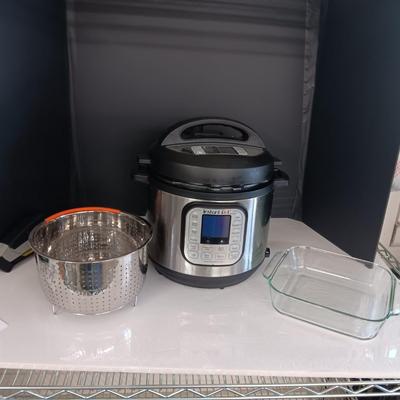 LIKE NEW INSTANT POT NOVA PLUS
