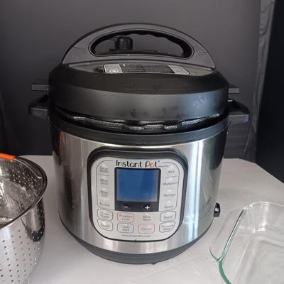 LIKE NEW INSTANT POT NOVA PLUS