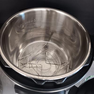 LIKE NEW INSTANT POT NOVA PLUS