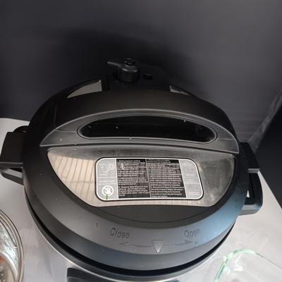 LIKE NEW INSTANT POT NOVA PLUS