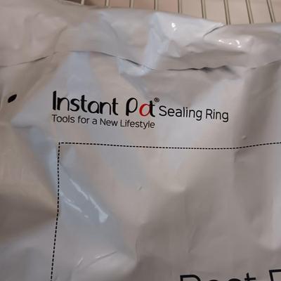 LIKE NEW INSTANT POT NOVA PLUS
