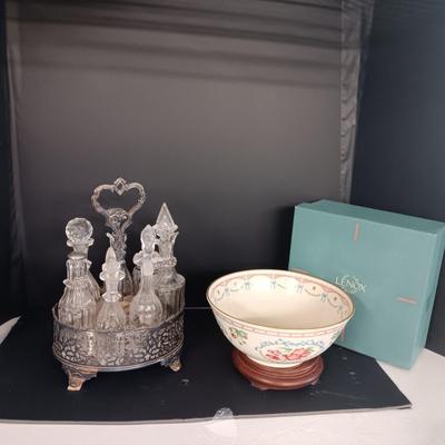 LENOX AMERICAN PRESIDENCY BICENTENNIAL BOWL AND AN ANTIQUE CRUET SET