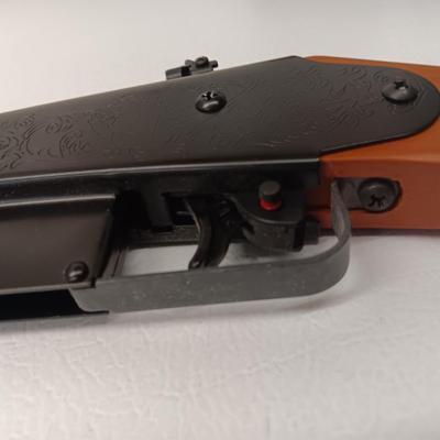 DAISY MODEL 25 PUMP ACTION BB GUN