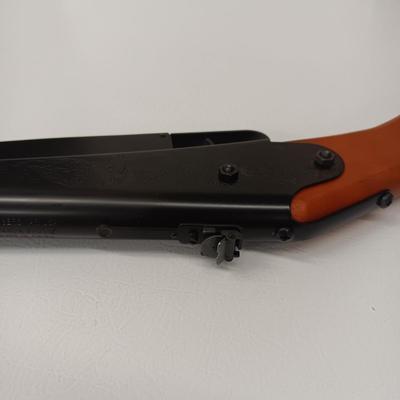 DAISY MODEL 25 PUMP ACTION BB GUN