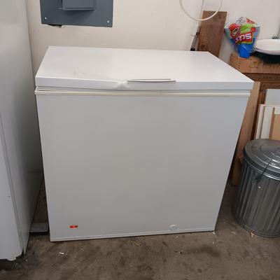 FRIGIDAIRE CHEST FREEZER (DOES NOT INCLUUDE CONTENTS)