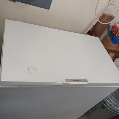 FRIGIDAIRE CHEST FREEZER (DOES NOT INCLUUDE CONTENTS)