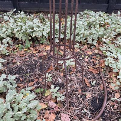 Sale Photo Thumbnail #78: Y25-Metal Garden Art